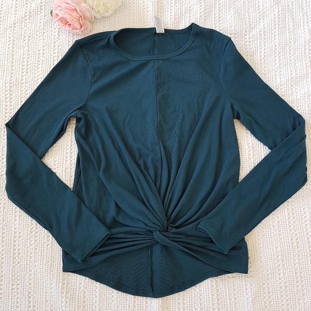 All In Motion Knotted Front Athletic Top sz M